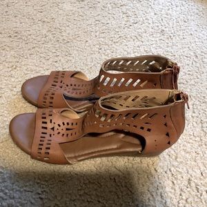 Brown sandals with slight heel